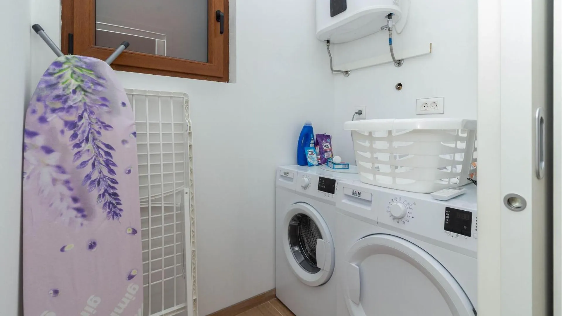 別荘 Lovely Home In Smokovic With Private Swimming Pool, Can Be Inside Or Outside クロアチア