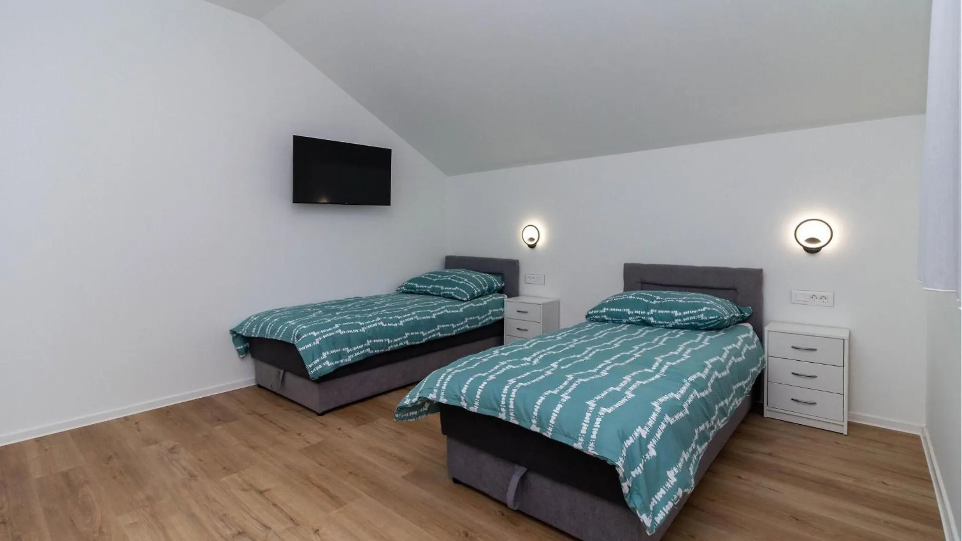 Lovely Home In Smokovic With Private Swimming Pool, Can Be Inside Or Outside 0*,