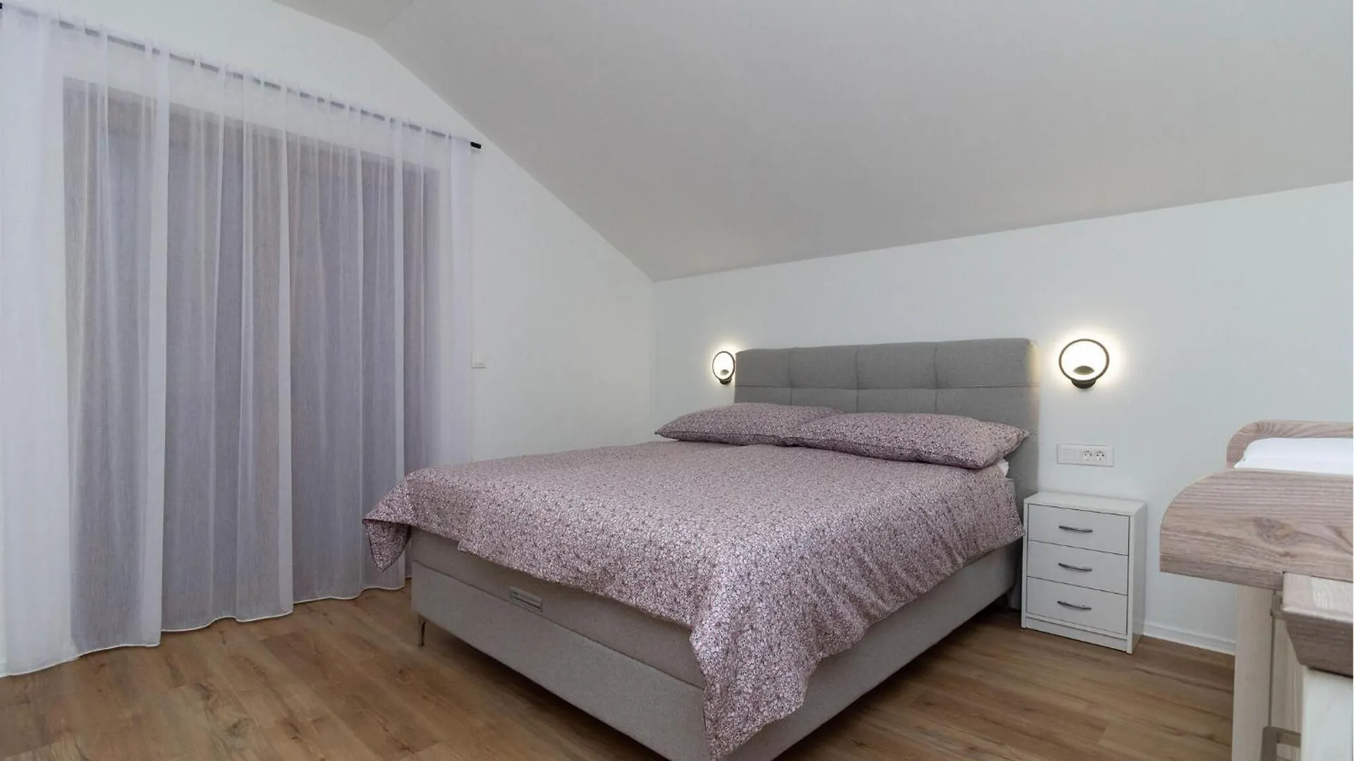 Lovely Home In Smokovic With Private Swimming Pool, Can Be Inside Or Outside 0*,  クロアチア