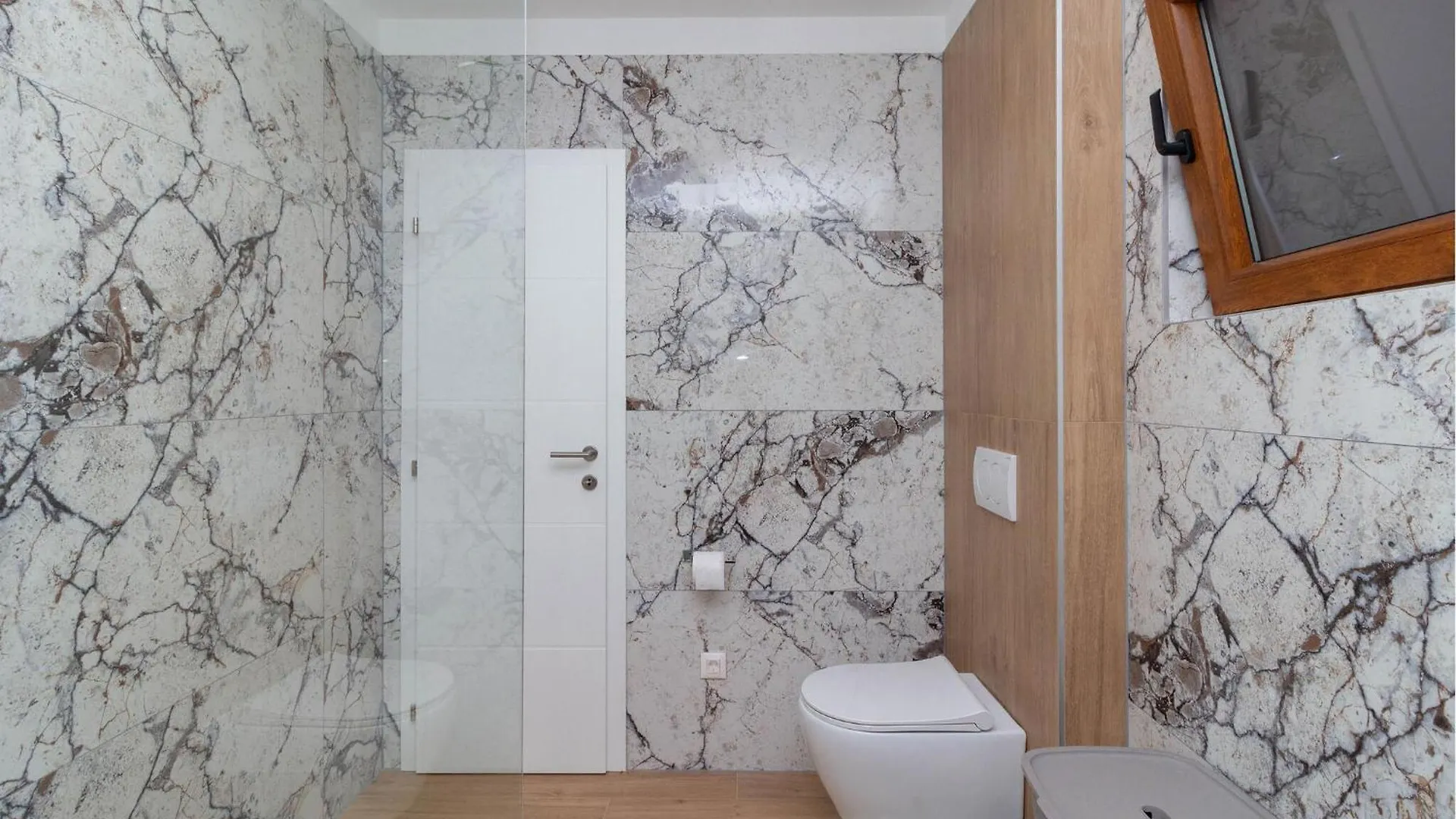 Lovely Home In Smokovic With Private Swimming Pool, Can Be Inside Or Outside 別荘