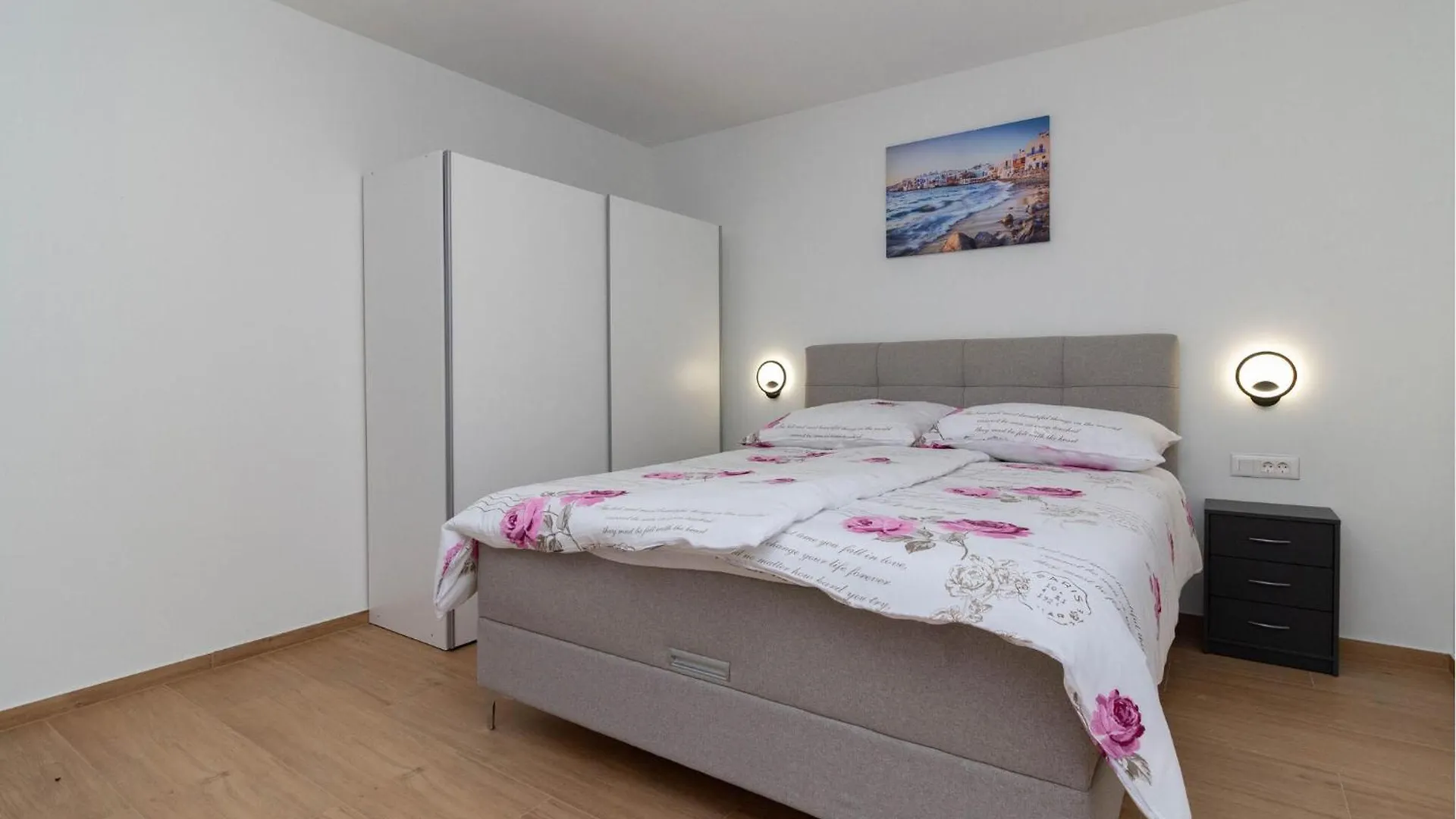 Lovely Home In Smokovic With Private Swimming Pool, Can Be Inside Or Outside 0*,