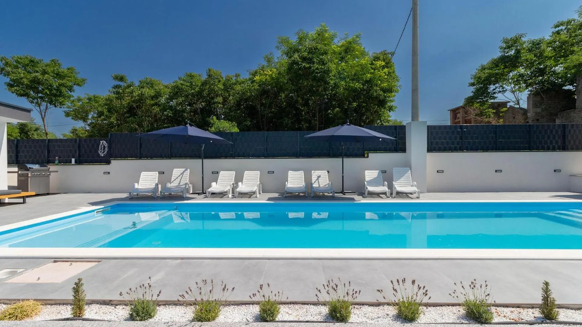 Lovely Home In Smokovic With Private Swimming Pool, Can Be Inside Or Outside クロアチア