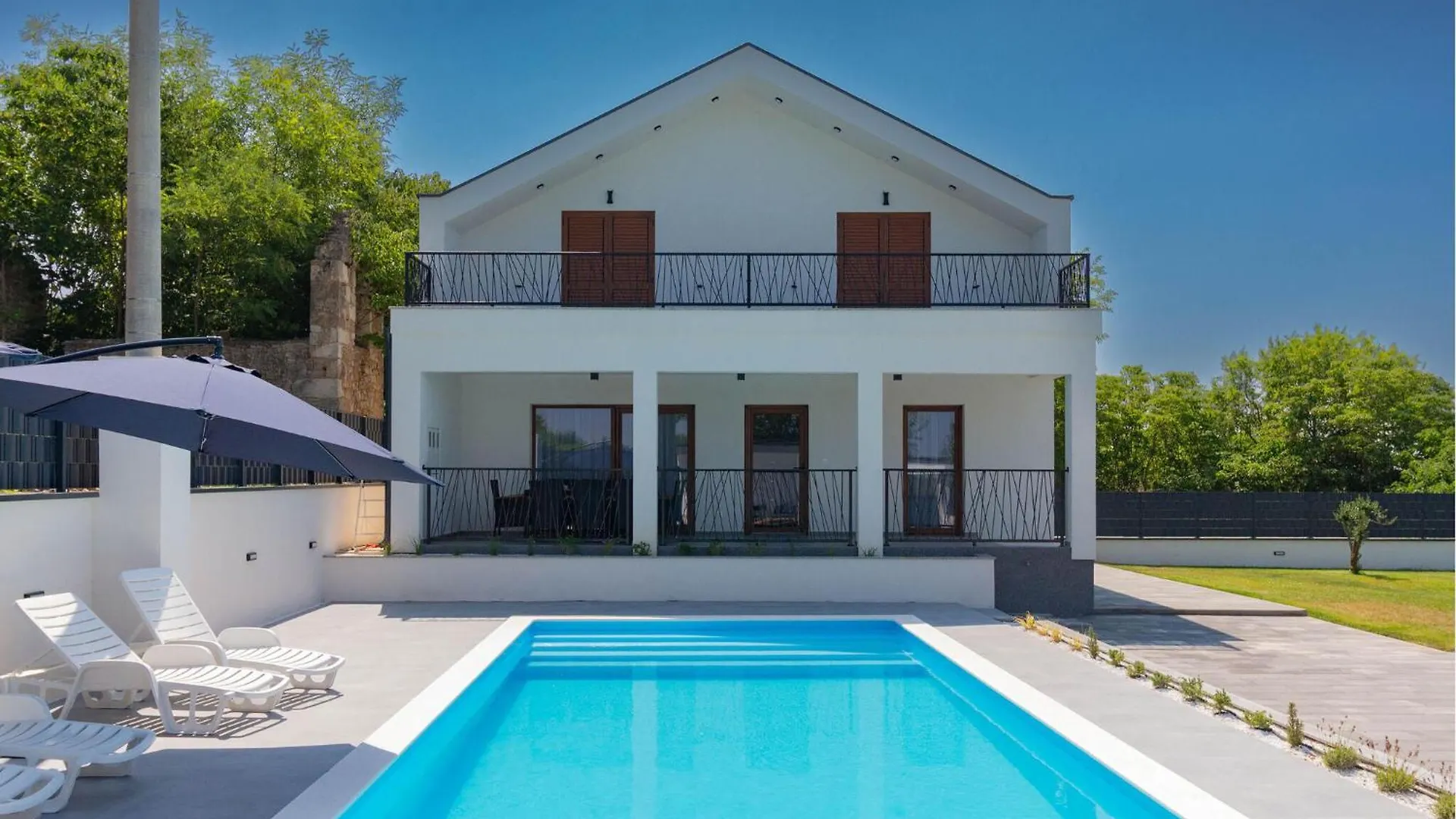 Lovely Home In Smokovic With Private Swimming Pool, Can Be Inside Or Outside